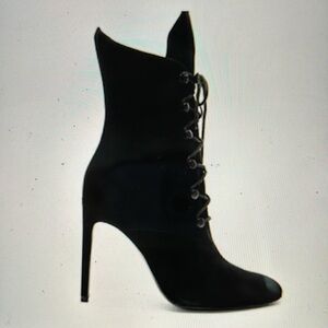 NWT Kendall and Kylie Maya Lace Up black suede Heel Bootie Size 8
